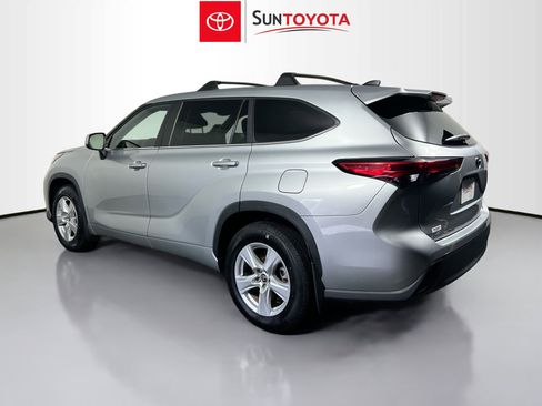 Used 2023 Toyota Highlander LE image 6