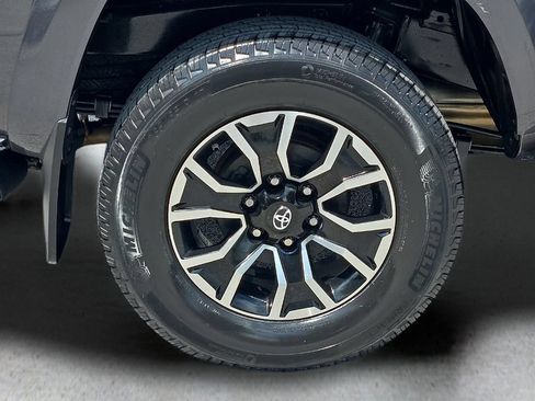 Used 2020 Toyota Tacoma TRD Sport AWD/4WD image 8