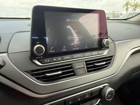 Certified 2025 Nissan Altima 2.5 SR image 18