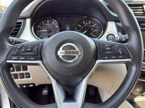 Used 2020 Nissan Rogue Sport SV image 18