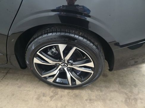 Used 2024 Volvo S60 B5 Core image 12