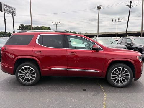 Used 2021 GMC Acadia Denali w/ Denali Technology Package FWD image 9