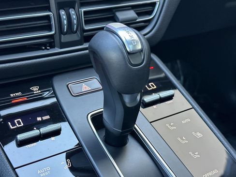 Certified 2025 Porsche Macan image 24