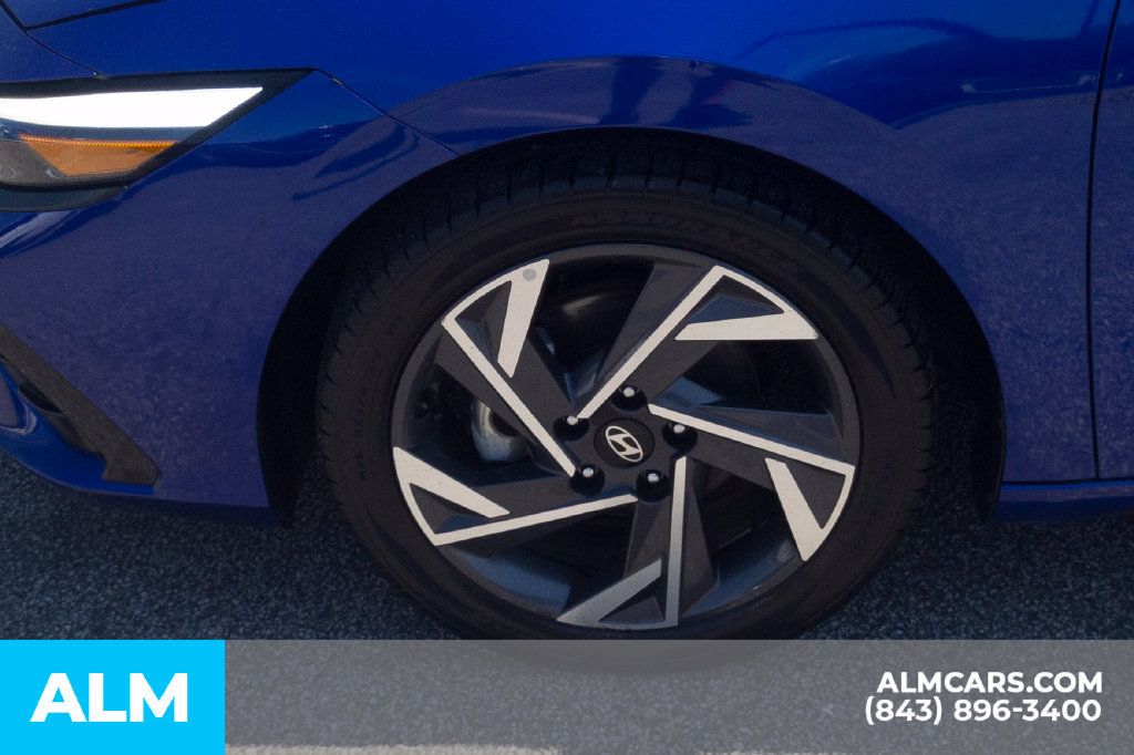 Certified 2025 Hyundai Elantra SEL FWD image 12