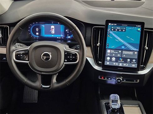 Used 2025 Volvo XC90 B6 Plus image 27