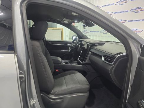 Used 2025 GMC Acadia Elevation image 30