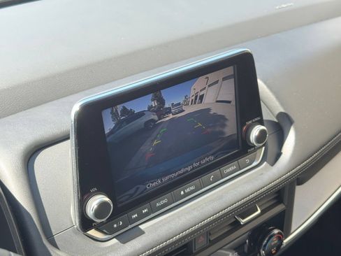 Used 2025 Nissan Rogue SV FWD image 21
