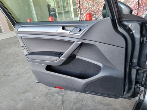 Used 2019 Volkswagen e-Golf SEL Premium image 13