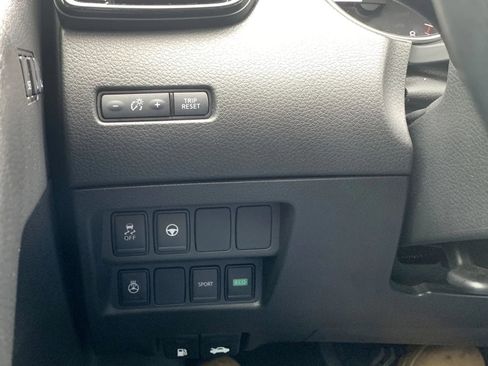 Used 2022 Nissan Rogue Sport SV w/ Technology Package image 21