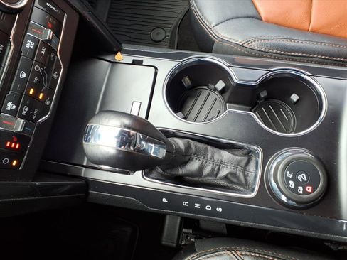 Certified 2019 Ford Explorer XLT w/ Equipment Group 202A image 20