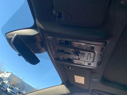 Used 2023 GMC Yukon Denali Ultimate image 26