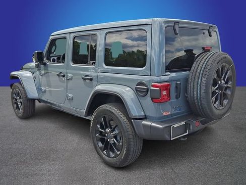 Used 2025 Jeep Wrangler Unlimited Sahara w/ Safety Group AWD/4WD image 6