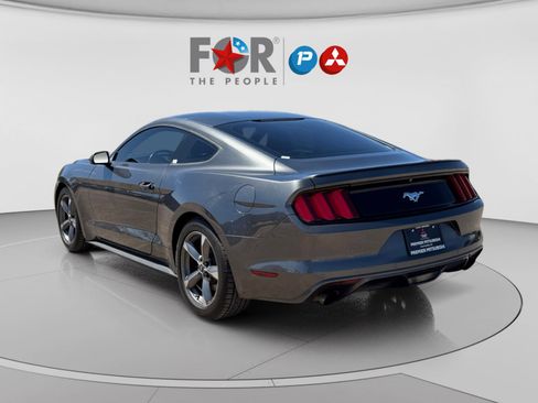 Used 2017 Ford Mustang Coupe RWD image 3