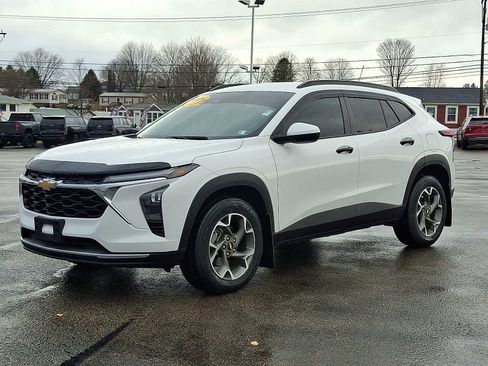 Certified 2024 Chevrolet Trax LT w/ Driver Confidence Package image 3