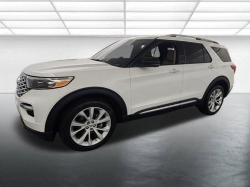 Used 2023 Ford Explorer Platinum w/ Premium Technology Package image 4