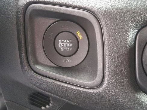 New 2025 Jeep Gladiator Sport image 18