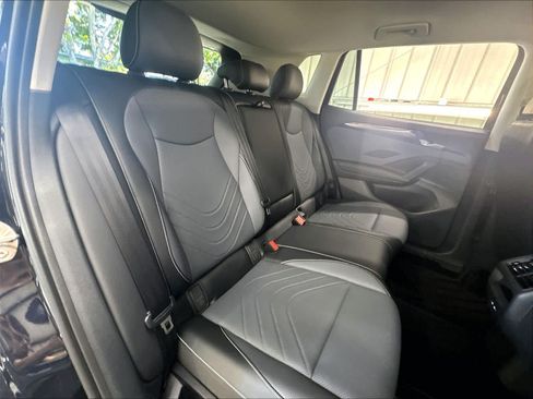 Used 2026 Volkswagen Tiguan SE FWD image 28
