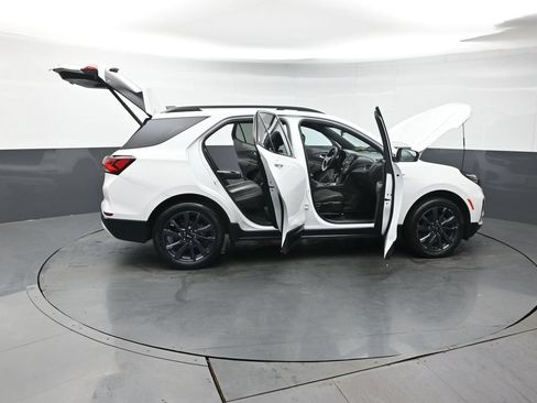 Used 2022 Chevrolet Equinox RS w/ LPO, Cargo Package AWD/4WD image 50