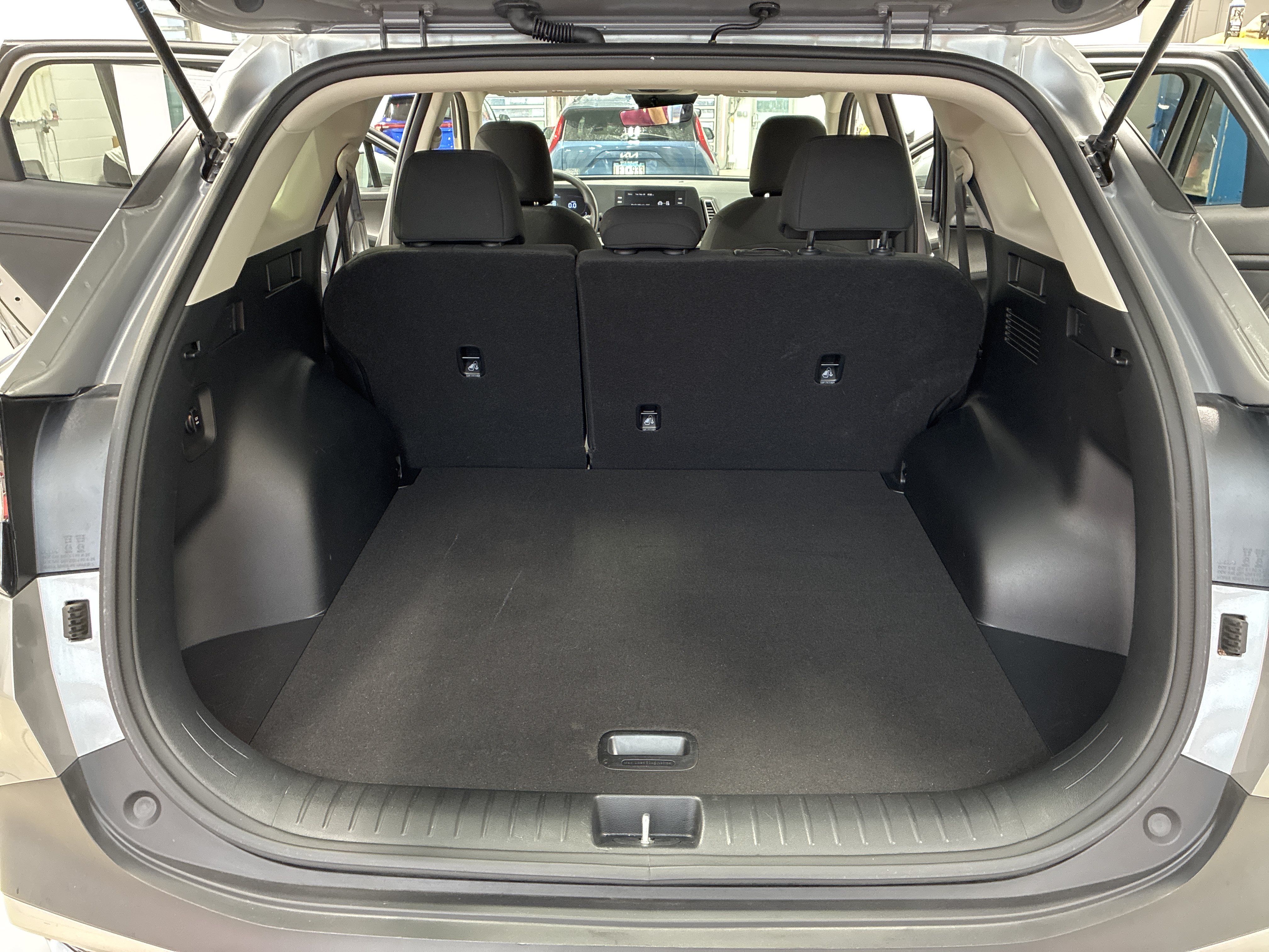 Certified 2025 Kia Sportage LX AWD/4WD image 9