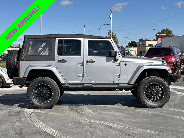 Used 2013 Jeep Wrangler Unlimited Sahara w/ Dual Top Group AWD/4WD image 2
