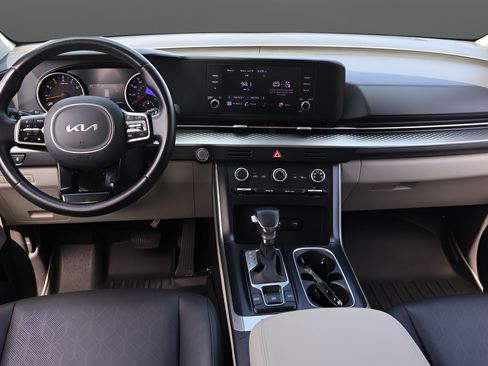 Used 2022 Kia Carnival LX FWD image 15