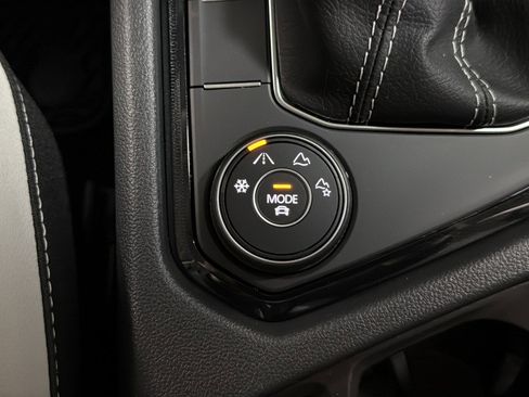 New 2026 Volkswagen Taos SE AWD/4WD image 40