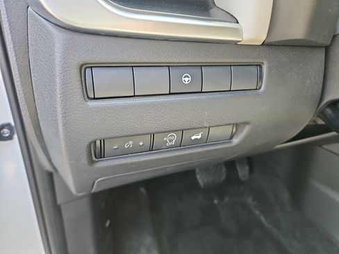 Used 2025 Nissan Rogue SV AWD/4WD image 25