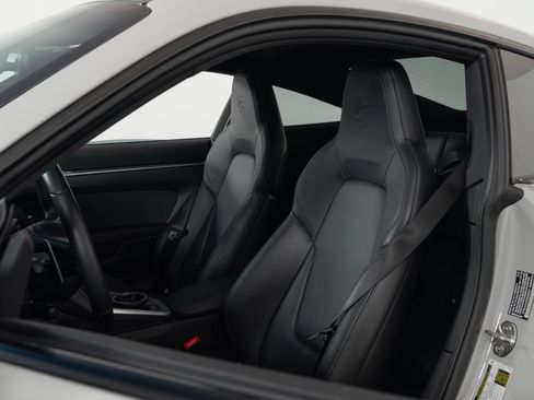 Used 2024 Porsche 911 Carrera RWD image 4