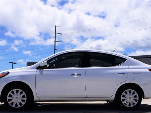 Used 2018 Nissan Versa SV FWD image 2