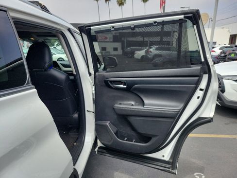 Used 2023 Toyota Highlander XLE FWD image 10