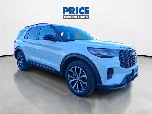 Used 2025 Ford Explorer ST-Line image 1