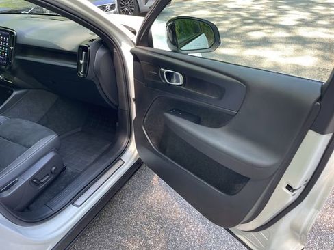 Certified 2023 Volvo C40 P8 Recharge Ultimate w/ Protection Package Premier AWD/4WD image 23