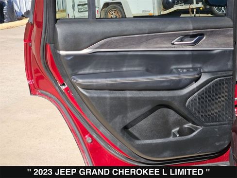 Used 2023 Jeep Grand Cherokee L Limited w/ Black Appearance Package image 19