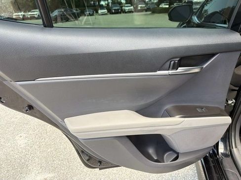 Used 2021 Toyota Camry SE FWD image 13