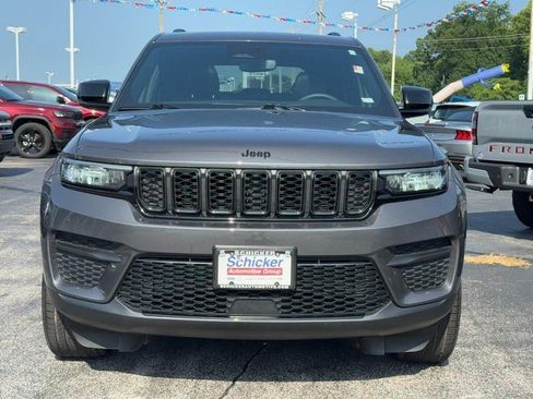 Used 2024 Jeep Grand Cherokee Altitude AWD/4WD image 10
