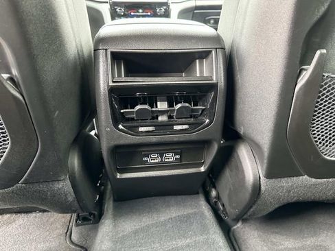 Used 2023 Jeep Grand Cherokee Laredo image 13