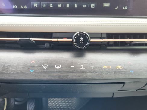 Used 2025 Nissan Ariya AWD image 22