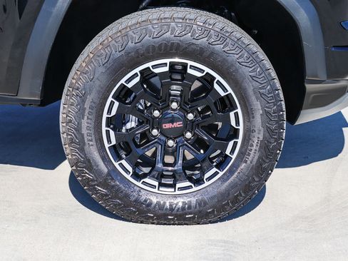 Used 2026 GMC Canyon AT4 AWD/4WD image 9