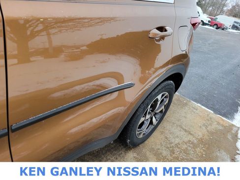 Used 2020 Kia Sportage LX image 12