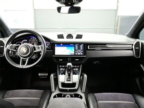 Used 2021 Porsche Cayenne GTS image 19