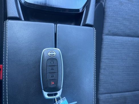 Used 2023 Nissan Rogue SV image 19