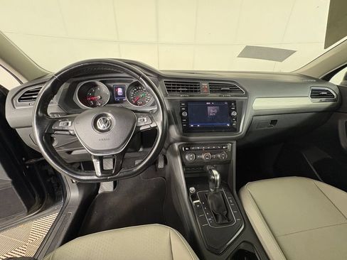 Used 2019 Volkswagen Tiguan SE w/ Panoramic Sunroof Package FWD image 7
