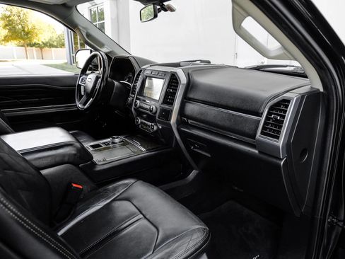 Used 2019 Ford Expedition Max Platinum RWD image 17