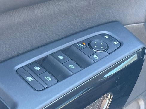 New 2025 Nissan Pathfinder SV w/ Black Appearance Package image 34