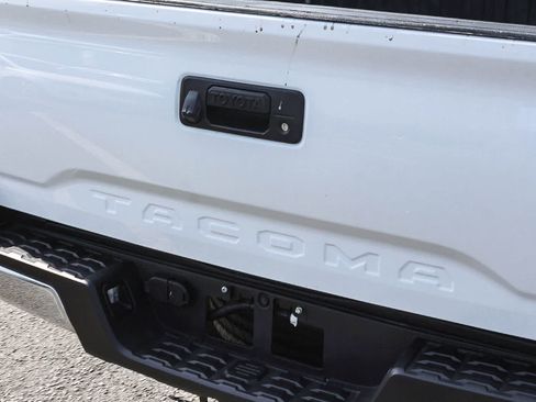 Used 2022 Toyota Tacoma SR5 RWD image 9