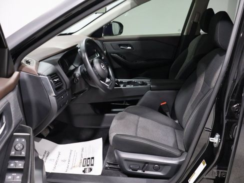 Used 2023 Nissan Rogue SV image 10