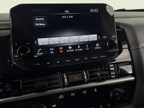 Used 2025 Nissan Pathfinder SL image 16