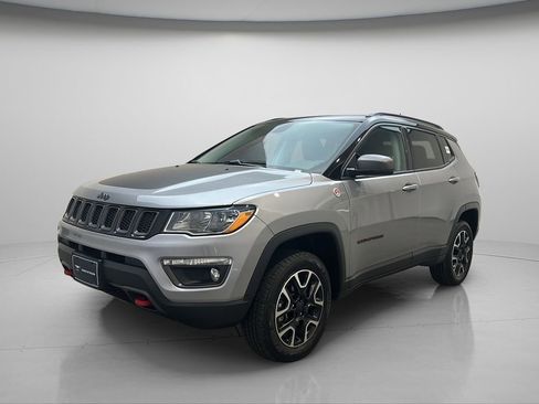 Used 2019 Jeep Compass Trailhawk w/ Cold Weather Group AWD/4WD image 2