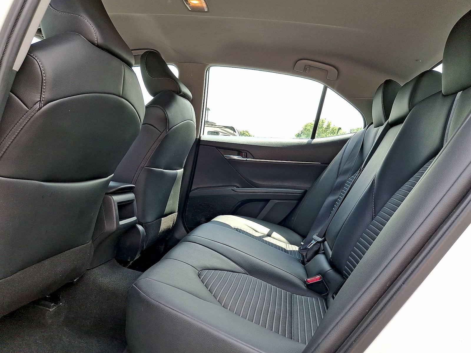 Used 2024 Toyota Camry SE FWD image 19