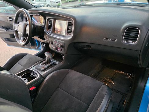 Used 2016 Dodge Charger R/T Scat Pack w/ Technology Group image 29